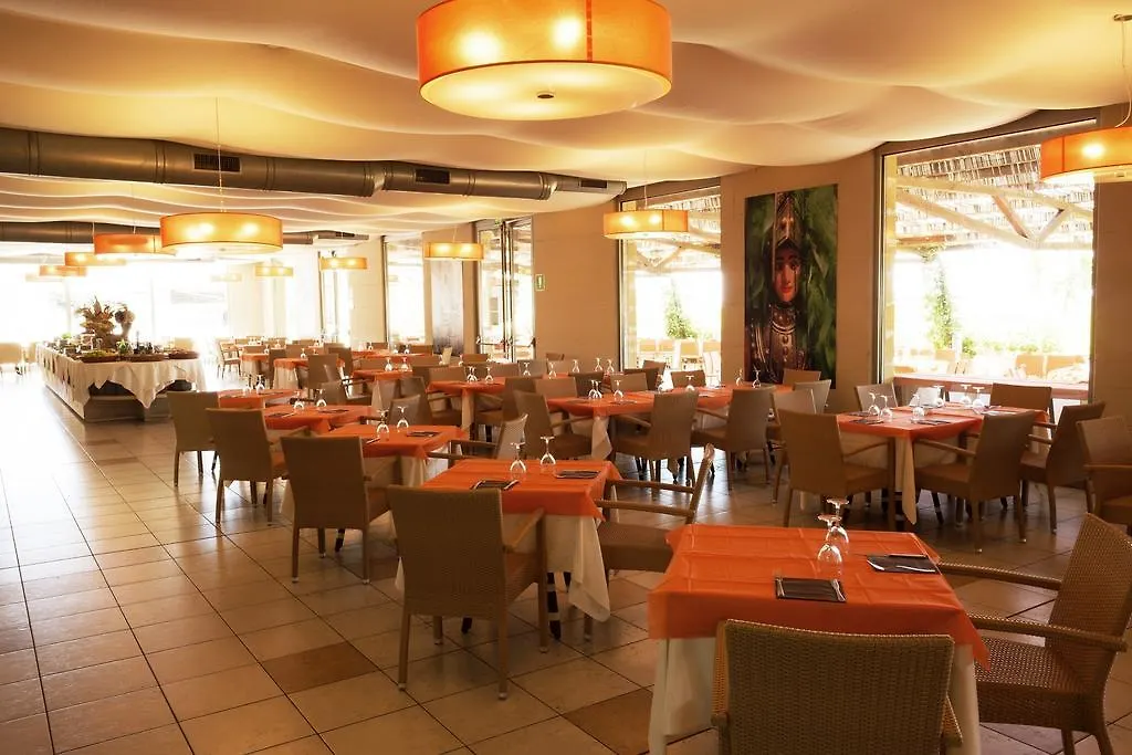 Menfi Beach Resort מלון