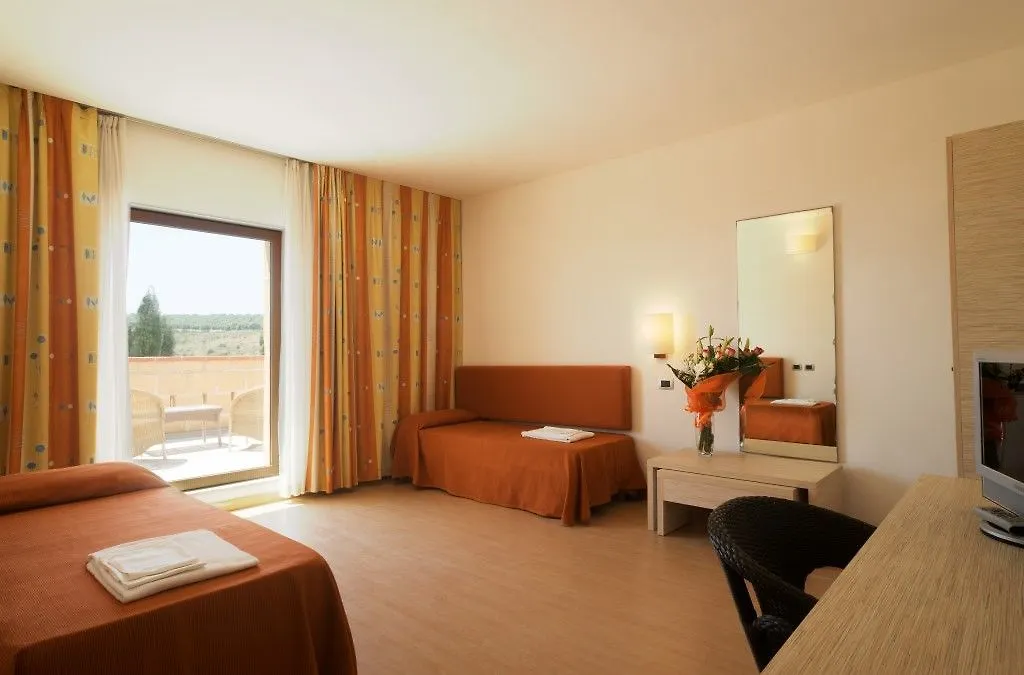 Menfi Beach Resort מלון